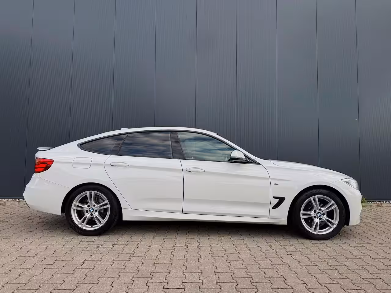 BMW 3-serie Gran Turismo 320i M Sport / Leer / Camera / Navi / PDC