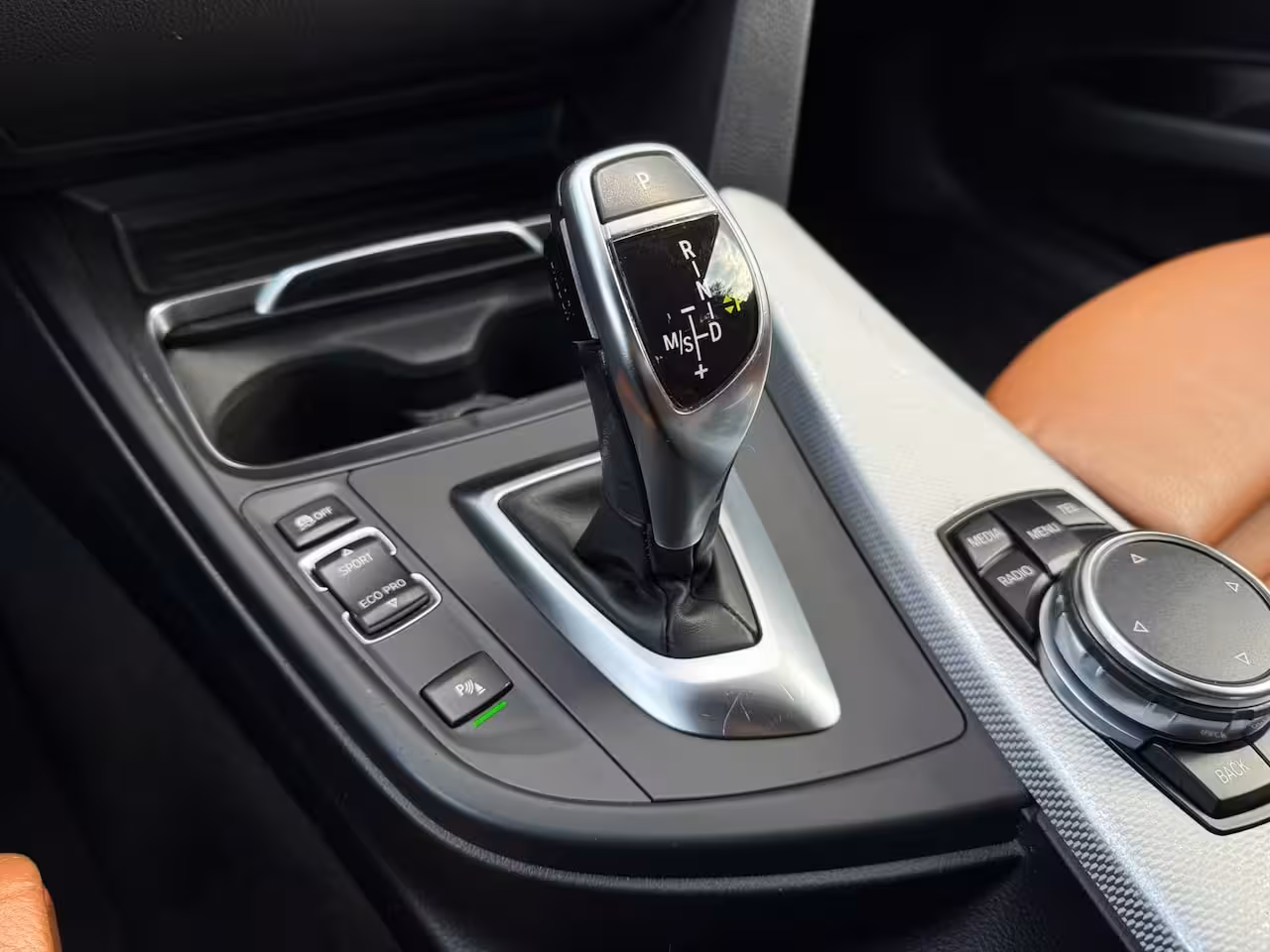BMW 3-serie Gran Turismo 320i M Sport / Leer / Camera / Navi / PDC