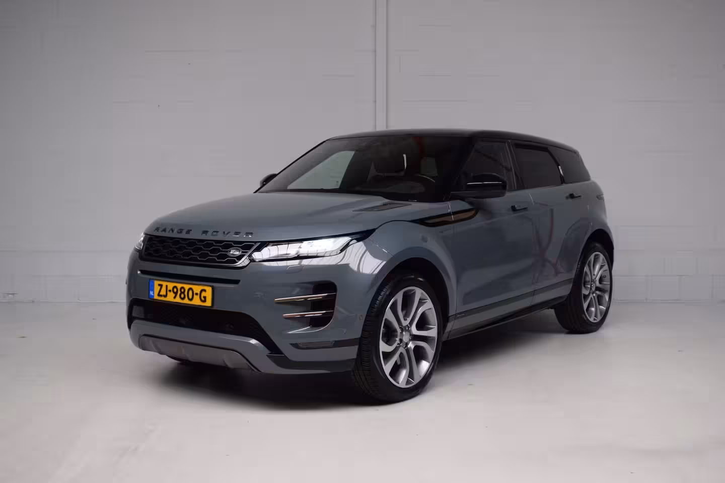 Land Rover Range Rover Evoque 2.0 P250 AWD R-Dynamic First Edition ORG.NED / NAP / LEER / PANORAMADAK / CAMERA / ADAPT.C