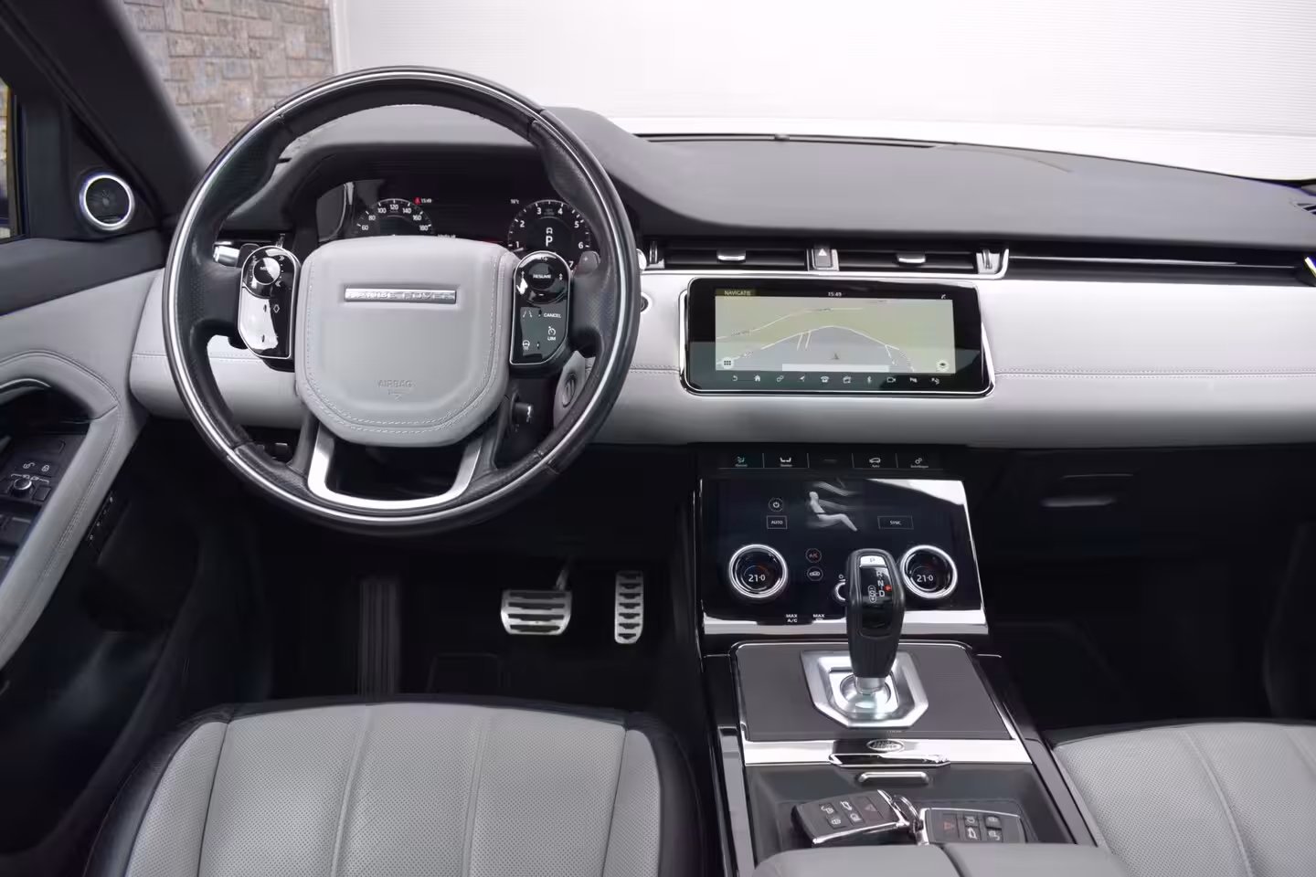 Land Rover Range Rover Evoque 2.0 P250 AWD R-Dynamic First Edition ORG.NED / NAP / LEER / PANORAMADAK / CAMERA / ADAPT.C