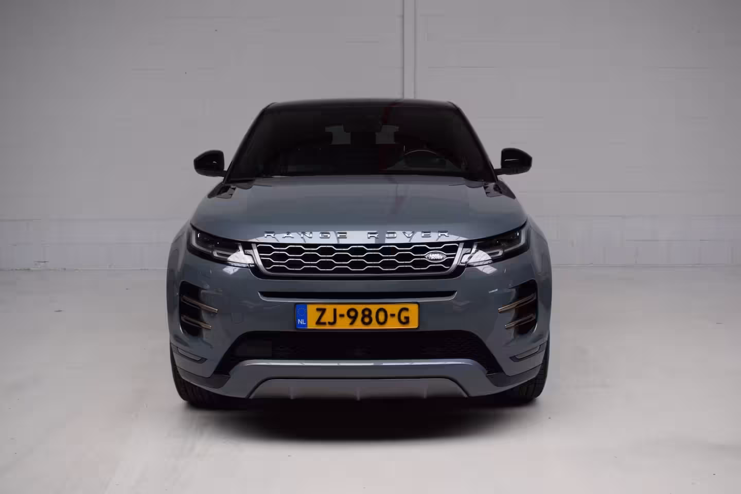 Land Rover Range Rover Evoque 2.0 P250 AWD R-Dynamic First Edition ORG.NED / NAP / LEER / PANORAMADAK / CAMERA / ADAPT.C