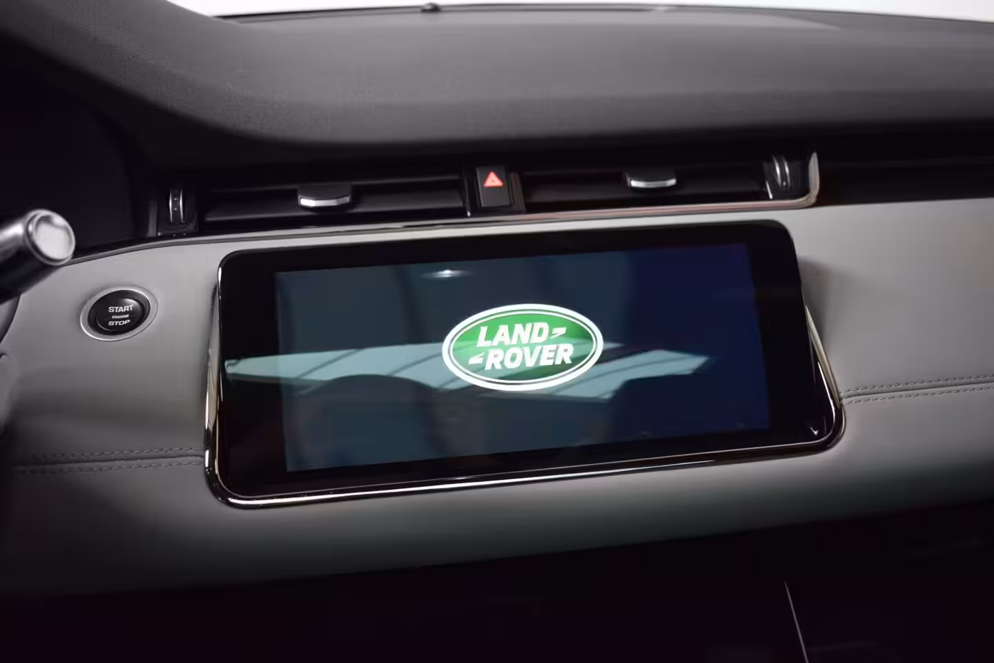 Land Rover Range Rover Evoque 2.0 P250 AWD R-Dynamic First Edition ORG.NED / NAP / LEER / PANORAMADAK / CAMERA / ADAPT.C