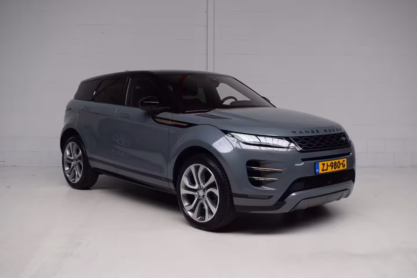 Land Rover Range Rover Evoque 2.0 P250 AWD R-Dynamic First Edition ORG.NED / NAP / LEER / PANORAMADAK / CAMERA / ADAPT.C