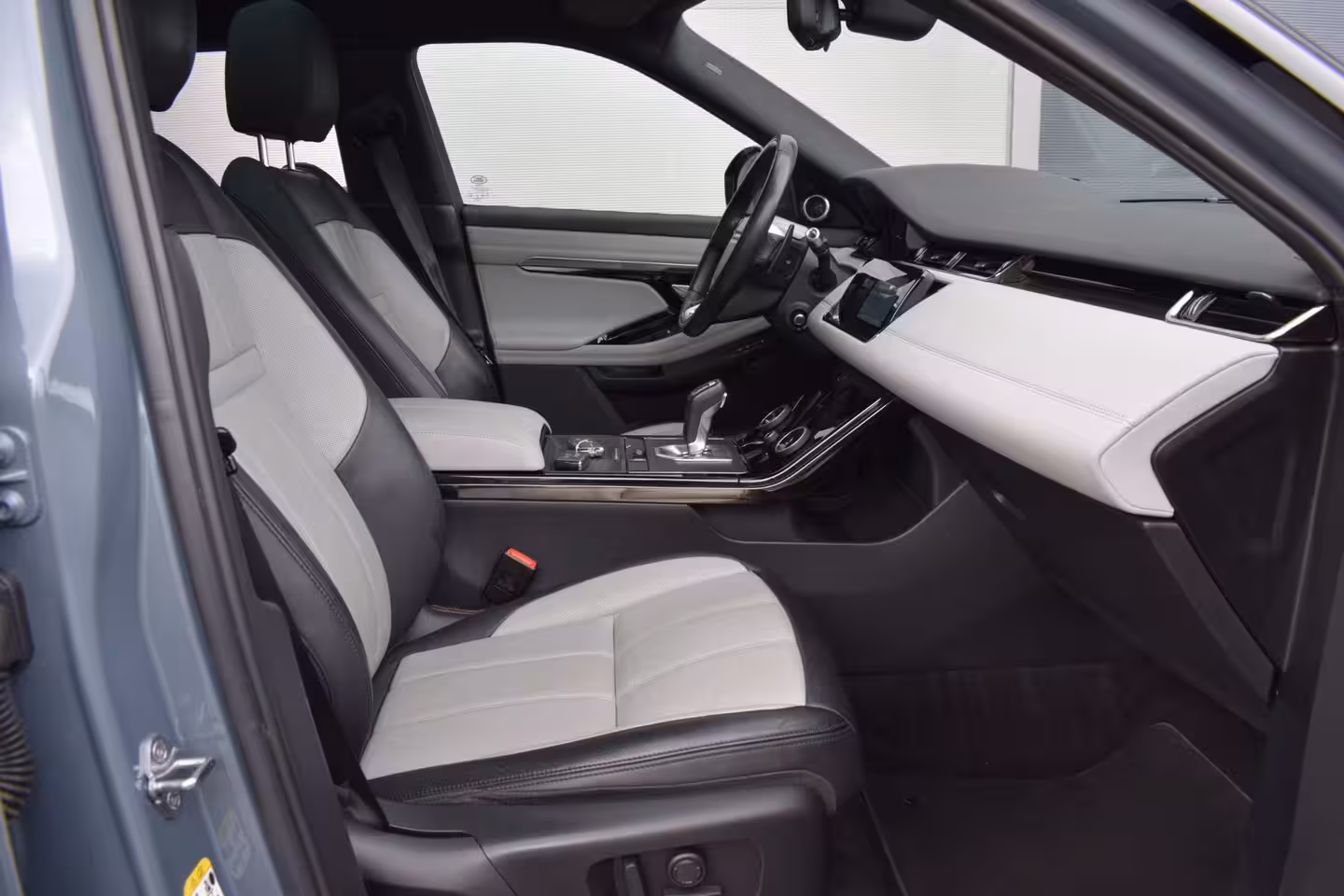 Land Rover Range Rover Evoque 2.0 P250 AWD R-Dynamic First Edition ORG.NED / NAP / LEER / PANORAMADAK / CAMERA / ADAPT.C