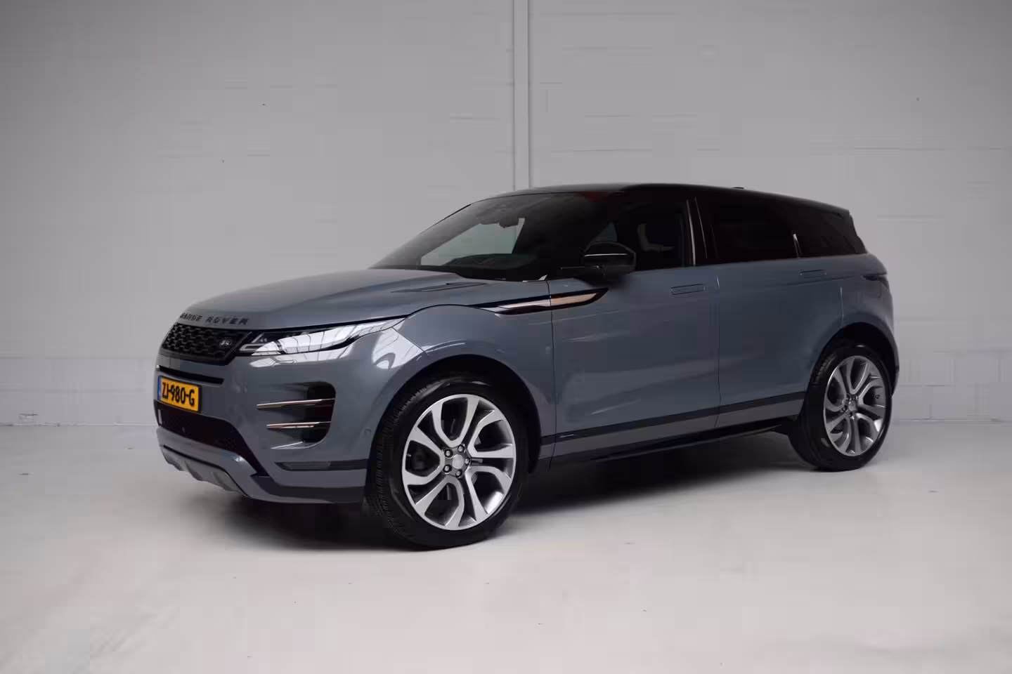 Land Rover Range Rover Evoque 2.0 P250 AWD R-Dynamic First Edition ORG.NED / NAP / LEER / PANORAMADAK / CAMERA / ADAPT.C