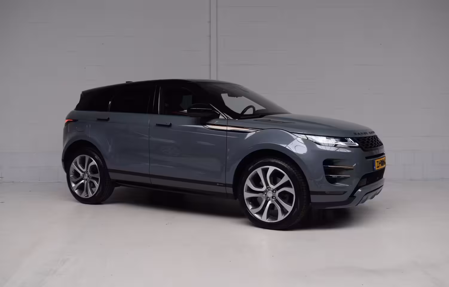 Land Rover Range Rover Evoque 2.0 P250 AWD R-Dynamic First Edition ORG.NED / NAP / LEER / PANORAMADAK / CAMERA / ADAPT.C