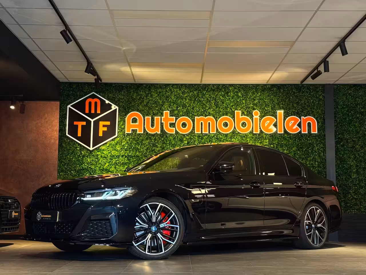 BMW 5-serie 545e xDrive 394 PK M COMPETITON SPORT|360CAM|H/K|ASSISTPROF|SOFTCLOSE