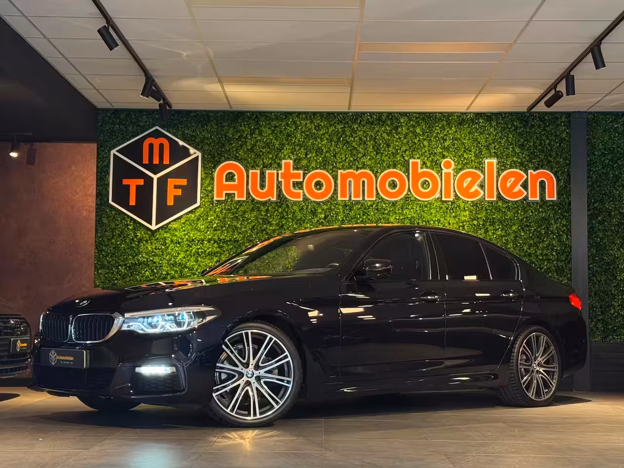 BMW 5-serie 520i High Executive M SPORT |INDIVIDUAL|MEMORY|HUD|Org.NL