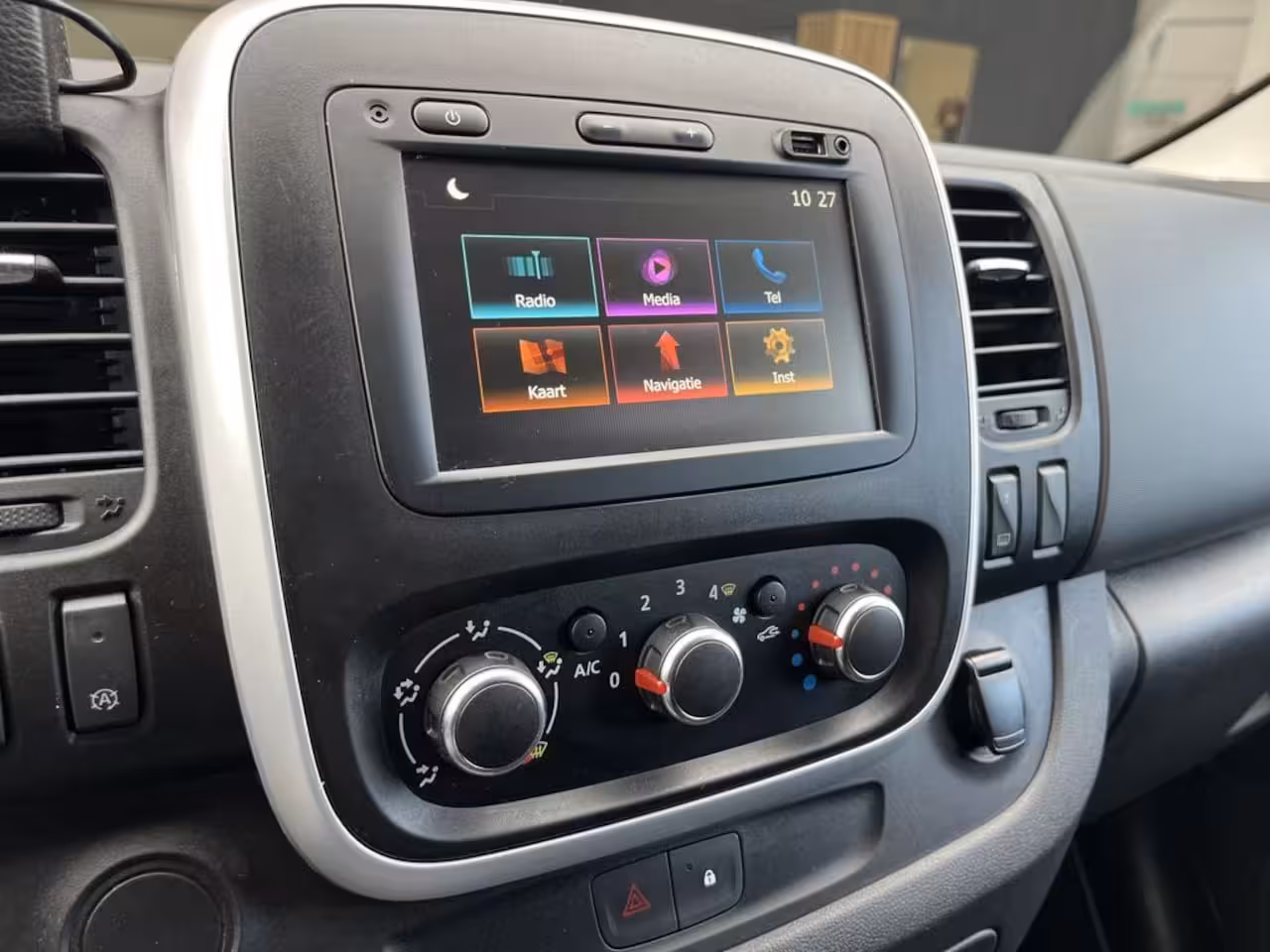 Renault Trafic 2.0 dCi 145pk E6 Automaat Comfort 3p Lease €287 p/m, Airco, Navi Carplay, PDC, Led, Trekha