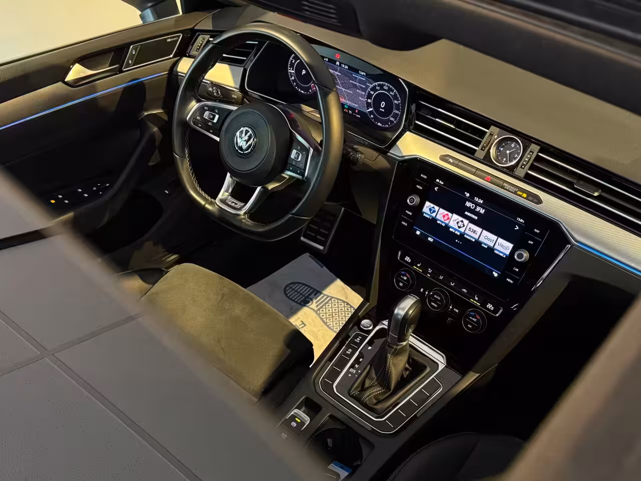 Volkswagen Arteon 2.0 TSI 3x R-LINE|PANO|VIRTUAL|DYNAUDIO|MASSAGE