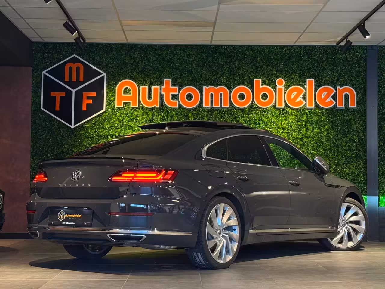 Volkswagen Arteon 2.0 TSI 3x R-LINE|PANO|VIRTUAL|DYNAUDIO|MASSAGE