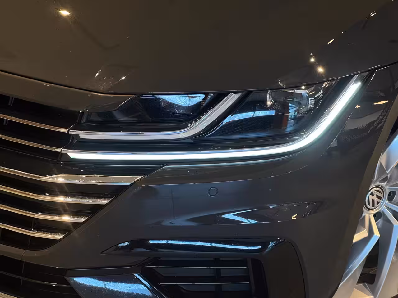 Volkswagen Arteon 2.0 TSI 3x R-LINE|PANO|VIRTUAL|DYNAUDIO|MASSAGE
