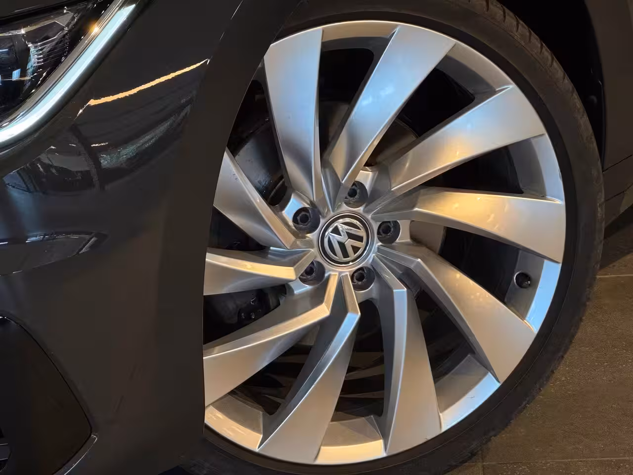 Volkswagen Arteon 2.0 TSI 3x R-LINE|PANO|VIRTUAL|DYNAUDIO|MASSAGE