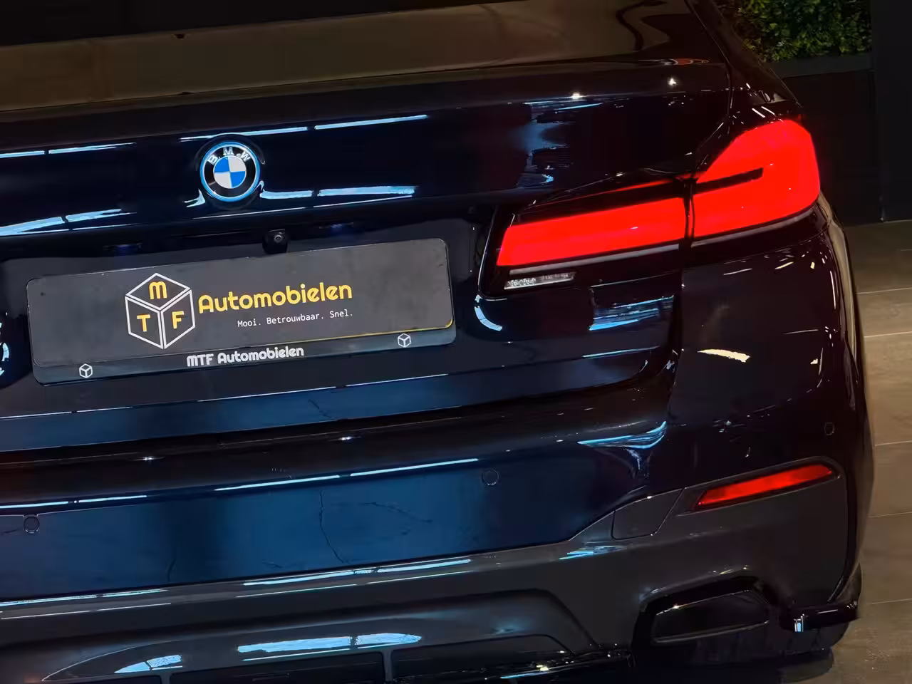 BMW 5-serie 545e xDrive 394 PK M COMPETITON SPORT|360CAM|H/K|ASSISTPROF|SOFTCLOSE