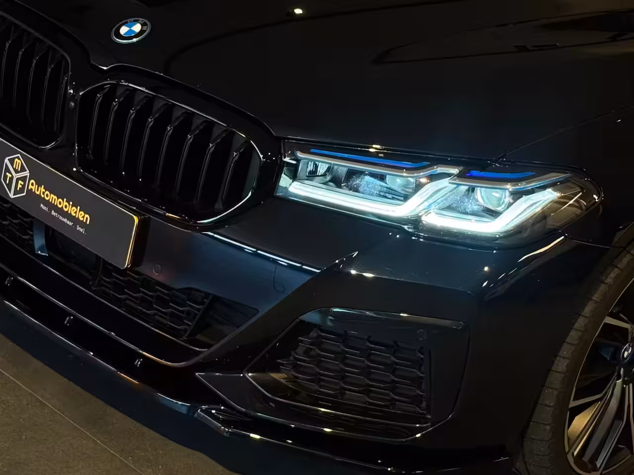 BMW 5-serie 545e xDrive 394 PK M COMPETITON SPORT|360CAM|H/K|ASSISTPROF|SOFTCLOSE