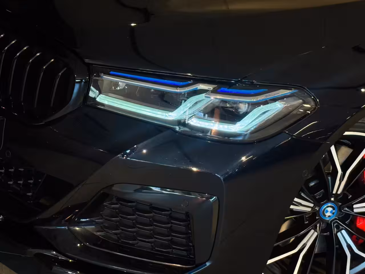 BMW 5-serie 545e xDrive 394 PK M COMPETITON SPORT|360CAM|H/K|ASSISTPROF|SOFTCLOSE