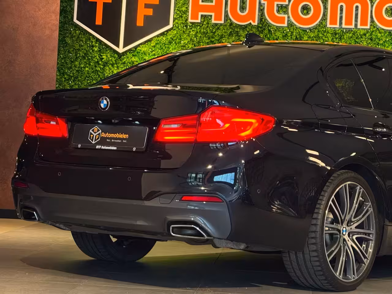 BMW 5-serie 520i High Executive M SPORT |INDIVIDUAL|MEMORY|HUD|Org.NL