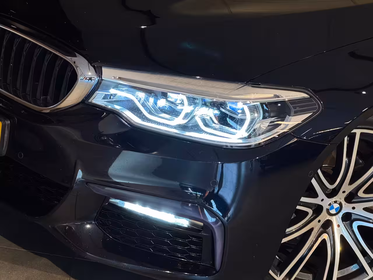 BMW 5-serie 520i High Executive M SPORT |INDIVIDUAL|MEMORY|HUD|Org.NL