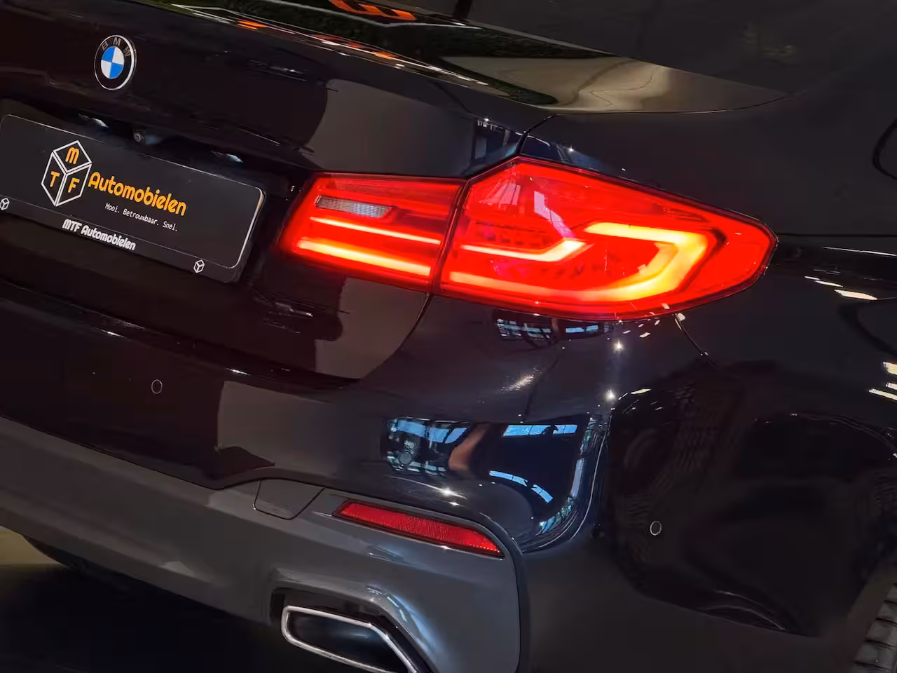 BMW 5-serie 520i High Executive M SPORT |INDIVIDUAL|MEMORY|HUD|Org.NL