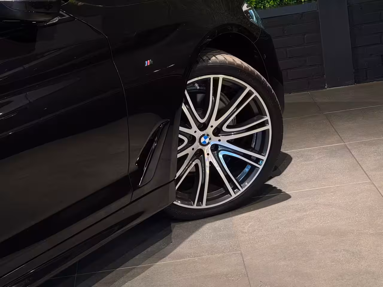 BMW 5-serie 520i High Executive M SPORT |INDIVIDUAL|MEMORY|HUD|Org.NL