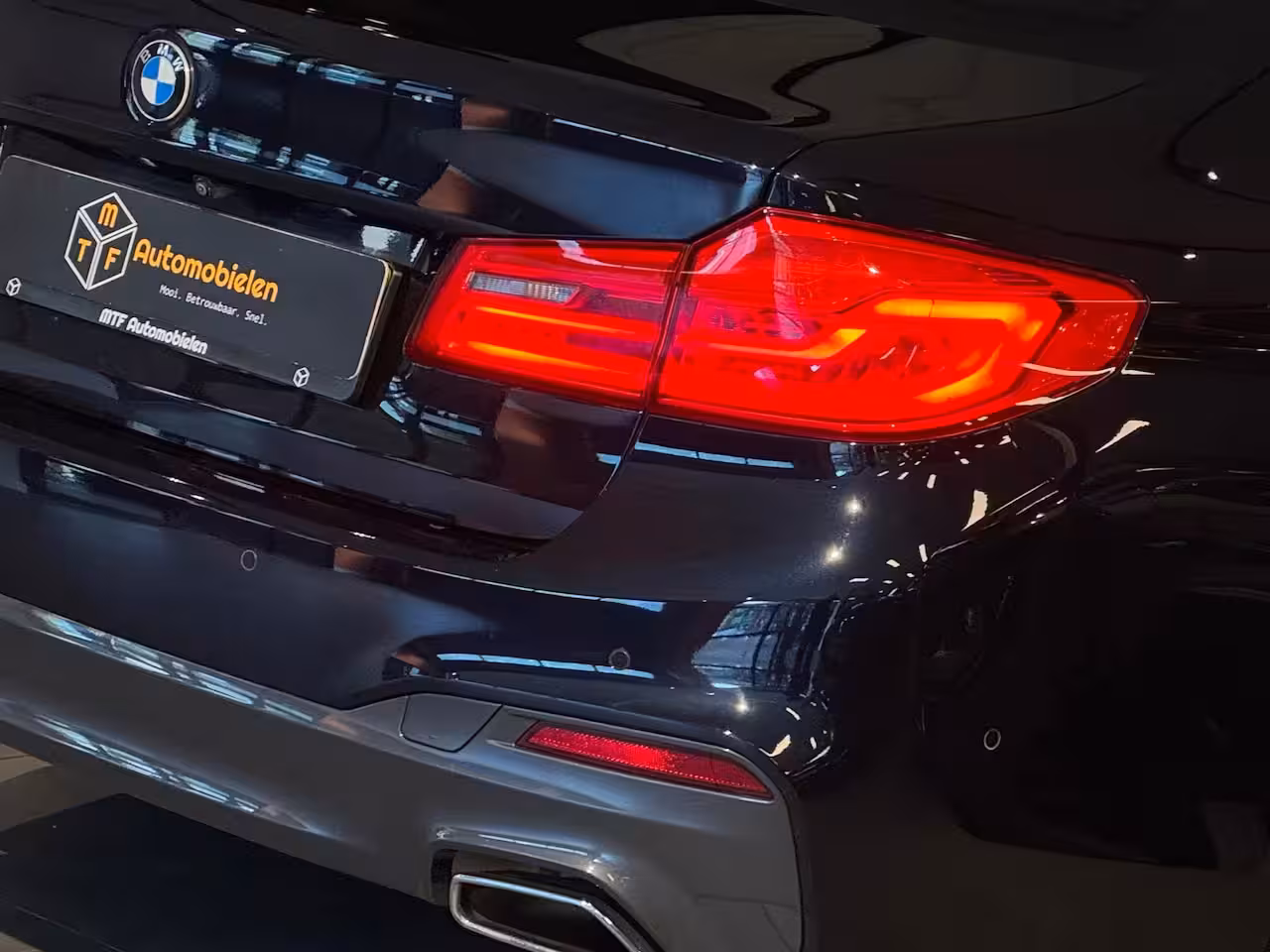 BMW 5-serie 520i High Executive M SPORT |INDIVIDUAL|MEMORY|HUD|Org.NL