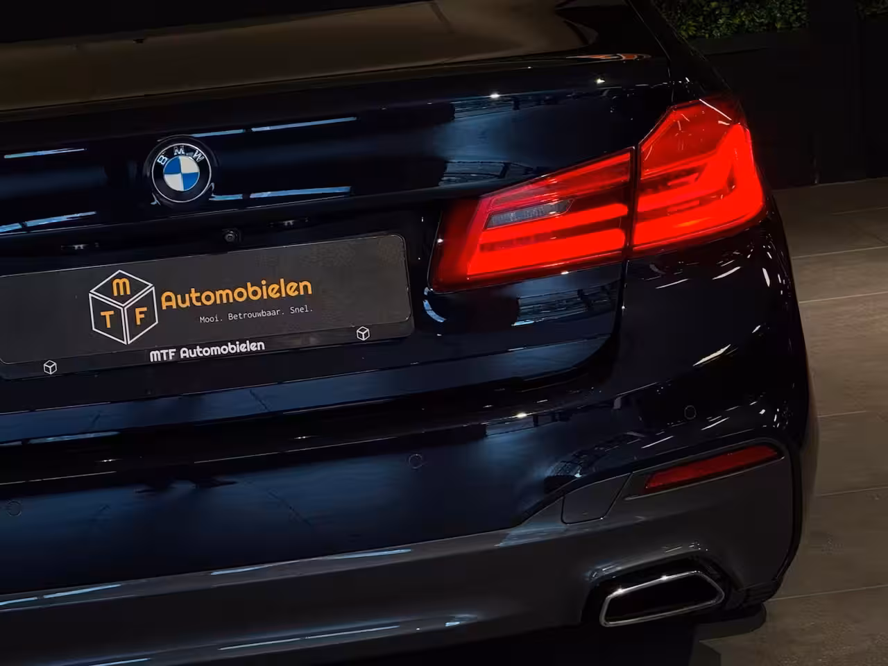 BMW 5-serie 520i High Executive M SPORT |INDIVIDUAL|MEMORY|HUD|Org.NL