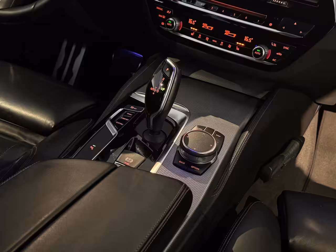 BMW 5-serie 520i High Executive M SPORT |INDIVIDUAL|MEMORY|HUD|Org.NL