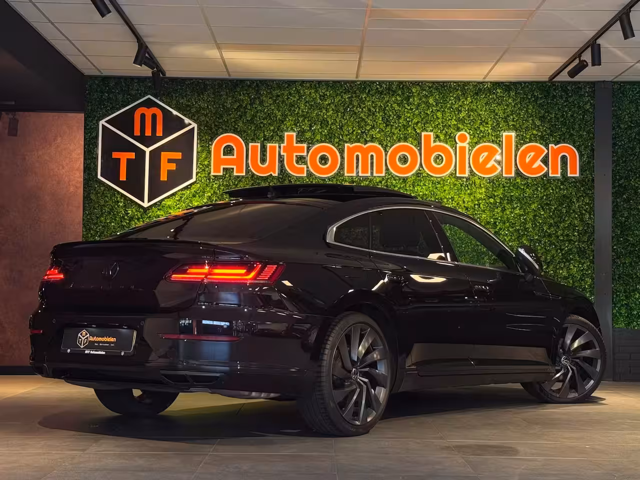 Volkswagen Arteon 2.0 TSI 3x R-LINE|PANO|CAMERA|VIRTUAL|DYNAUDIO|SFEERV.|MASSAGE