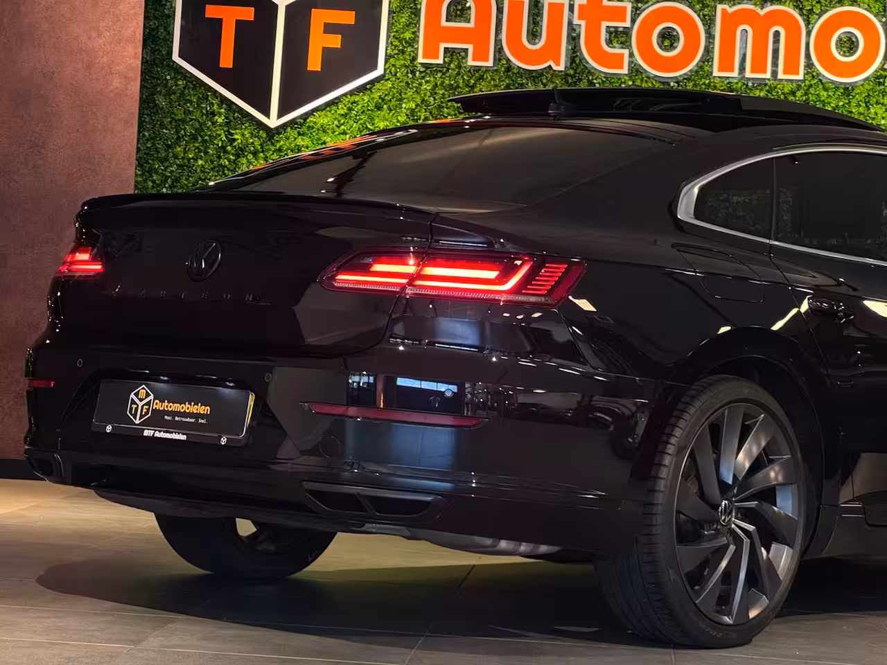 Volkswagen Arteon 2.0 TSI 3x R-LINE|PANO|CAMERA|VIRTUAL|DYNAUDIO|SFEERV.|MASSAGE
