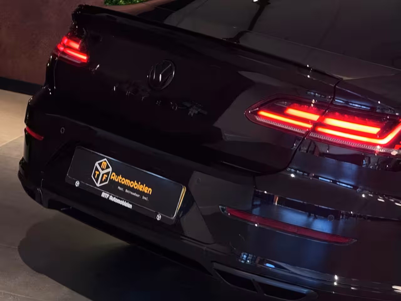 Volkswagen Arteon 2.0 TSI 3x R-LINE|PANO|CAMERA|VIRTUAL|DYNAUDIO|SFEERV.|MASSAGE