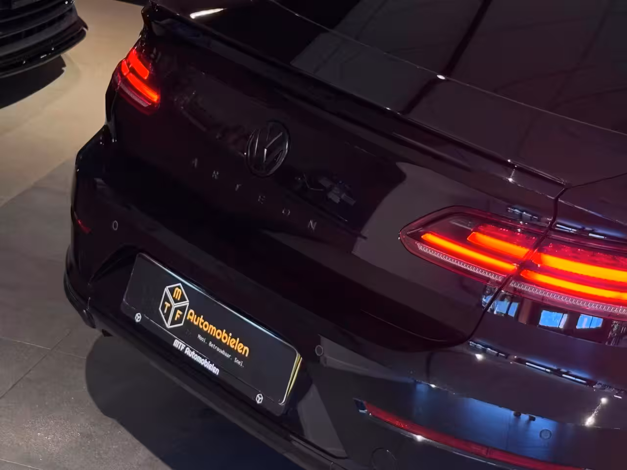 Volkswagen Arteon 2.0 TSI 3x R-LINE|PANO|CAMERA|VIRTUAL|DYNAUDIO|SFEERV.|MASSAGE