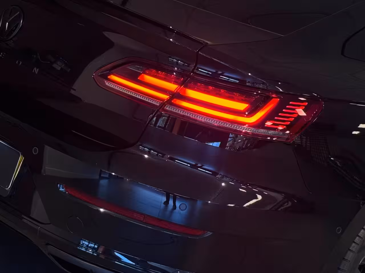 Volkswagen Arteon 2.0 TSI 3x R-LINE|PANO|CAMERA|VIRTUAL|DYNAUDIO|SFEERV.|MASSAGE