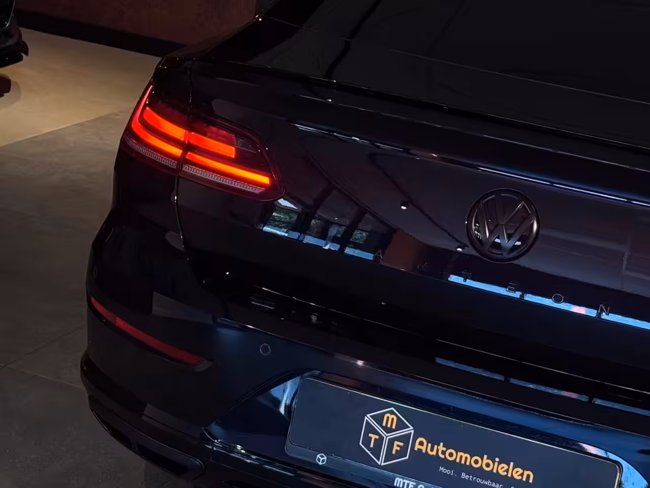 Volkswagen Arteon 2.0 TSI 3x R-LINE|PANO|CAMERA|VIRTUAL|DYNAUDIO|SFEERV.|MASSAGE
