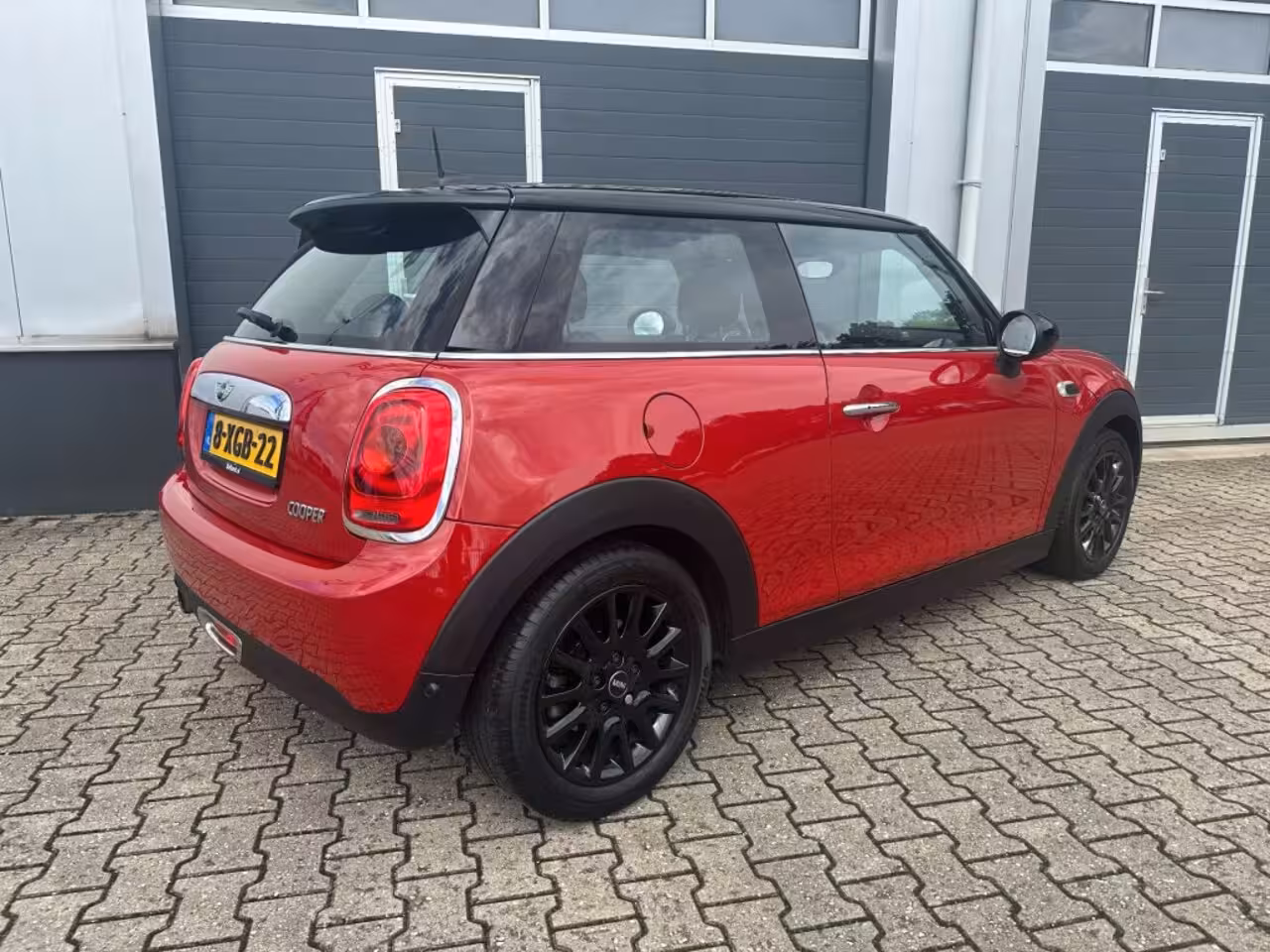 Mini Cooper 1.5 Business bj2014 *JCW *Airco *Led *Cruise *Navi *NL auto