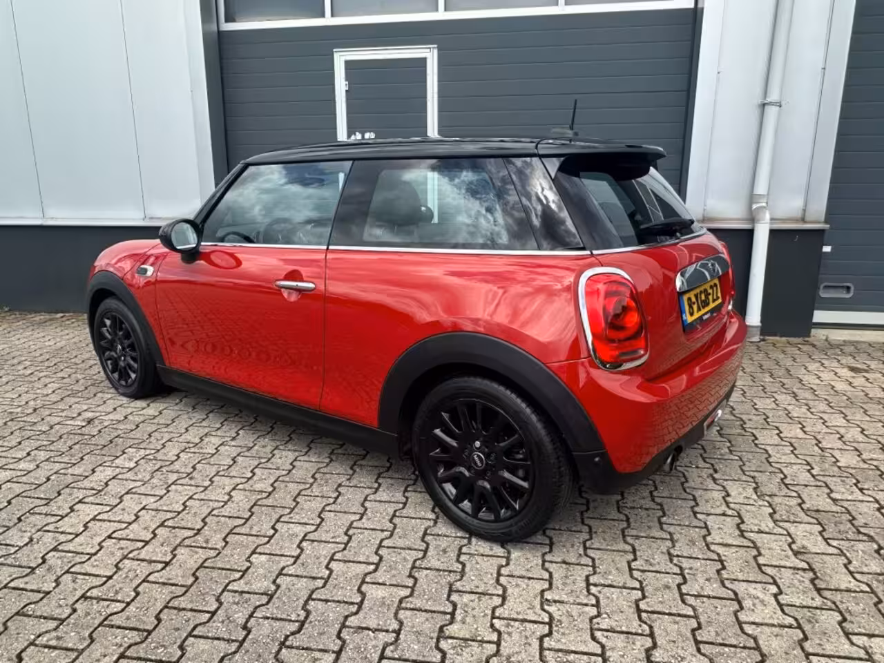 Mini Cooper 1.5 Business bj2014 *JCW *Airco *Led *Cruise *Navi *NL auto