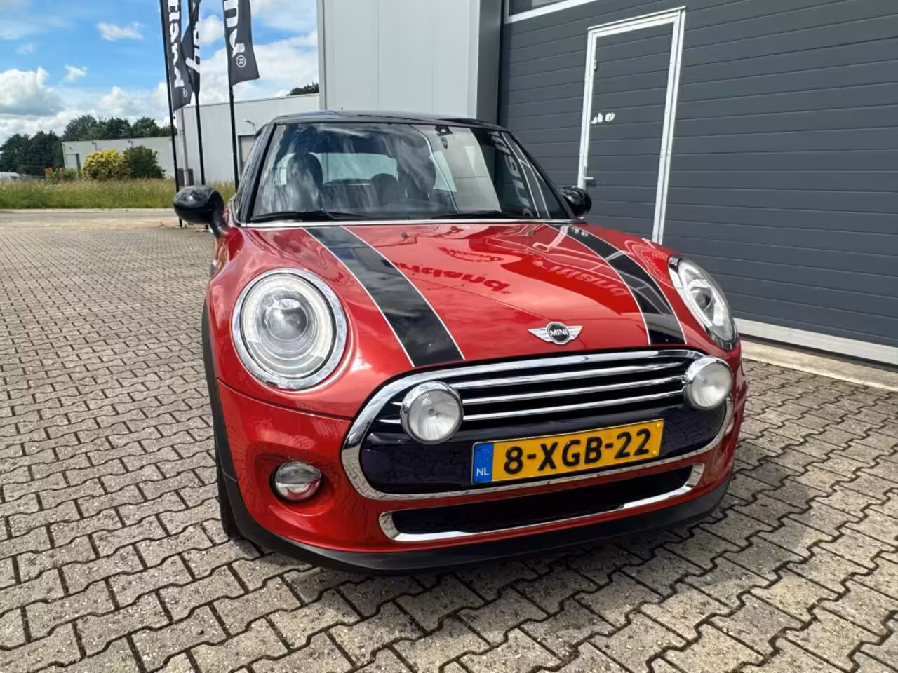 Mini Cooper 1.5 Business bj2014 *JCW *Airco *Led *Cruise *Navi *NL auto