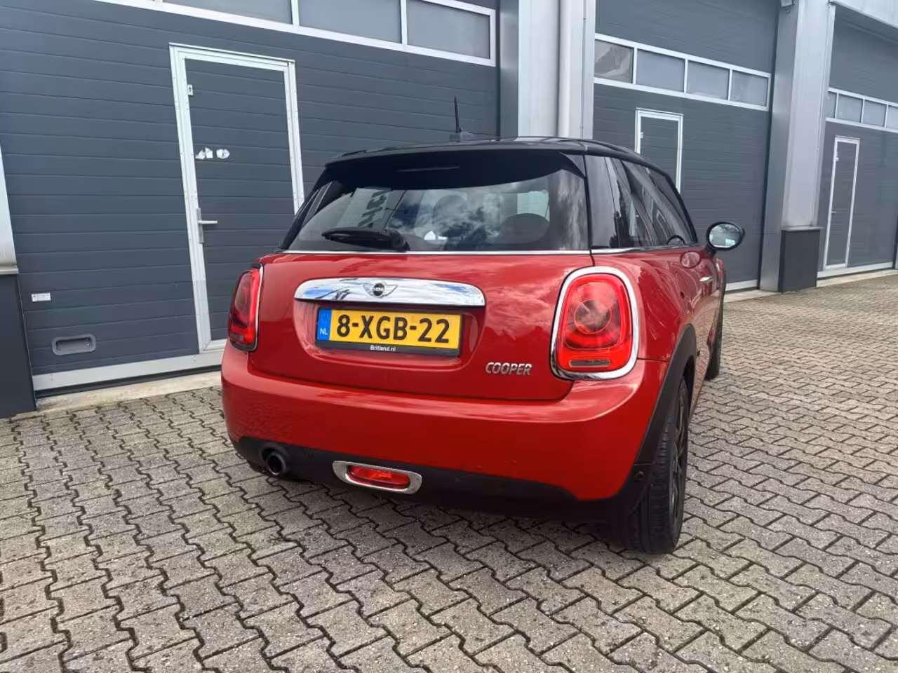 Mini Cooper 1.5 Business bj2014 *JCW *Airco *Led *Cruise *Navi *NL auto