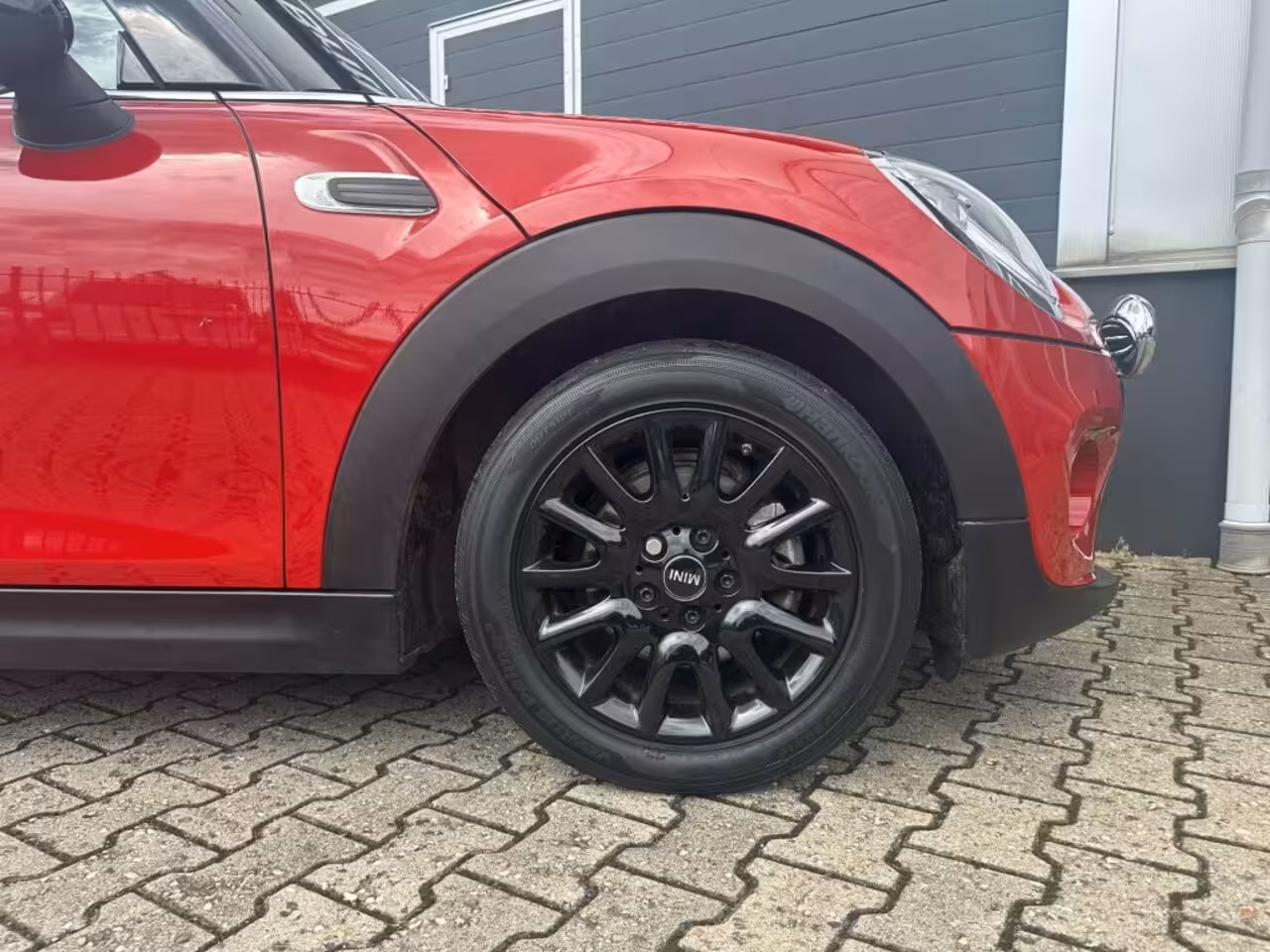 Mini Cooper 1.5 Business bj2014 *JCW *Airco *Led *Cruise *Navi *NL auto