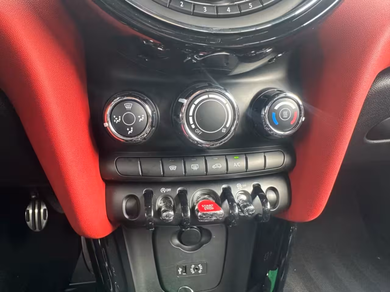 Mini Cooper 1.5 Business bj2014 *JCW *Airco *Led *Cruise *Navi *NL auto