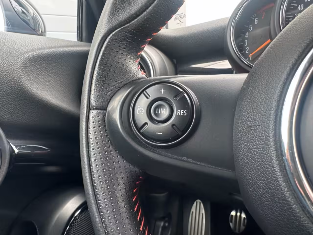 Mini Cooper 1.5 Business bj2014 *JCW *Airco *Led *Cruise *Navi *NL auto