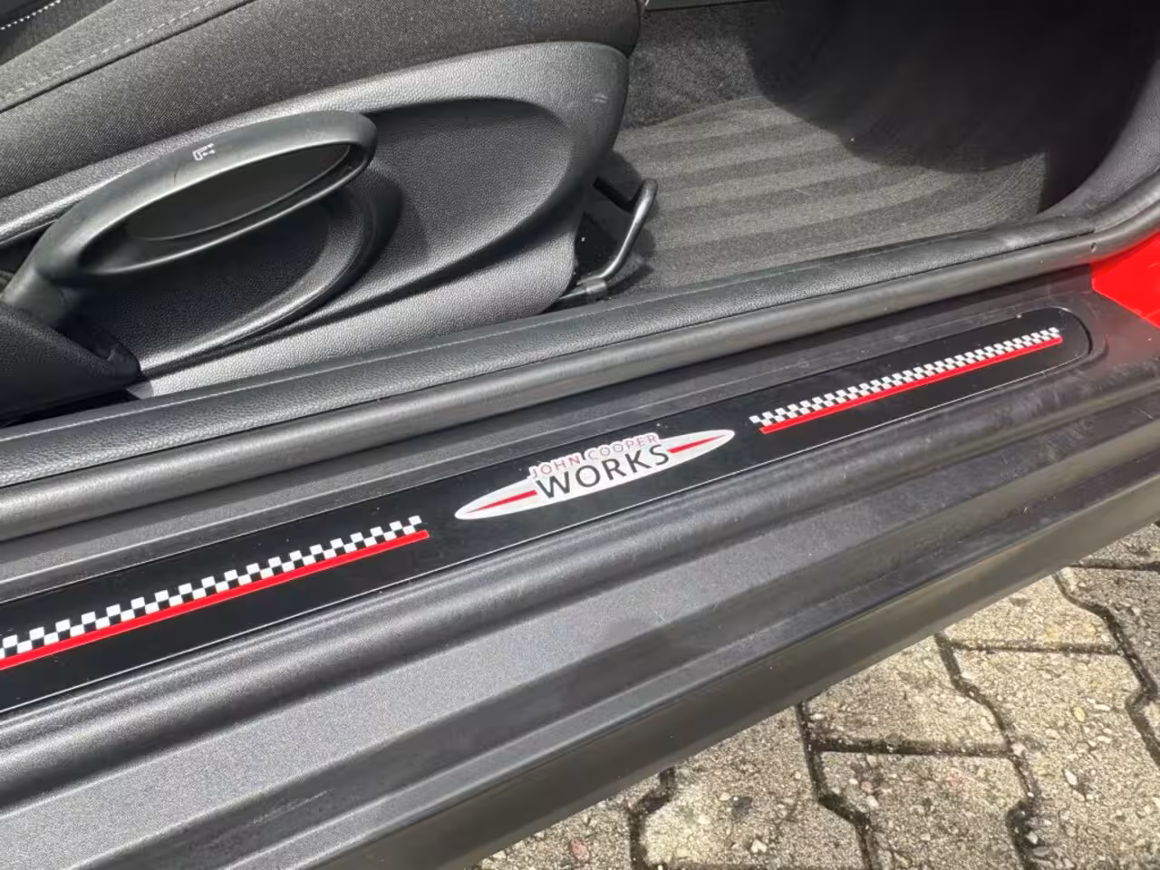 Mini Cooper 1.5 Business bj2014 *JCW *Airco *Led *Cruise *Navi *NL auto