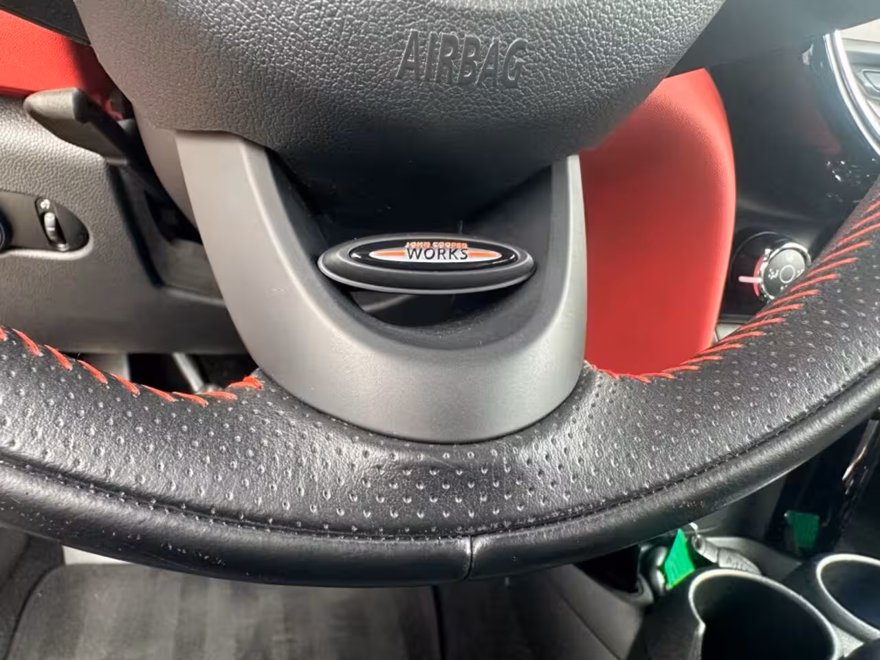 Mini Cooper 1.5 Business bj2014 *JCW *Airco *Led *Cruise *Navi *NL auto