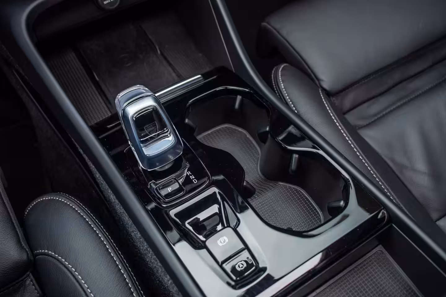 Volvo XC40 1.5 T5 Plug-in hybrid Ultimate Dark, Pano, Leder
