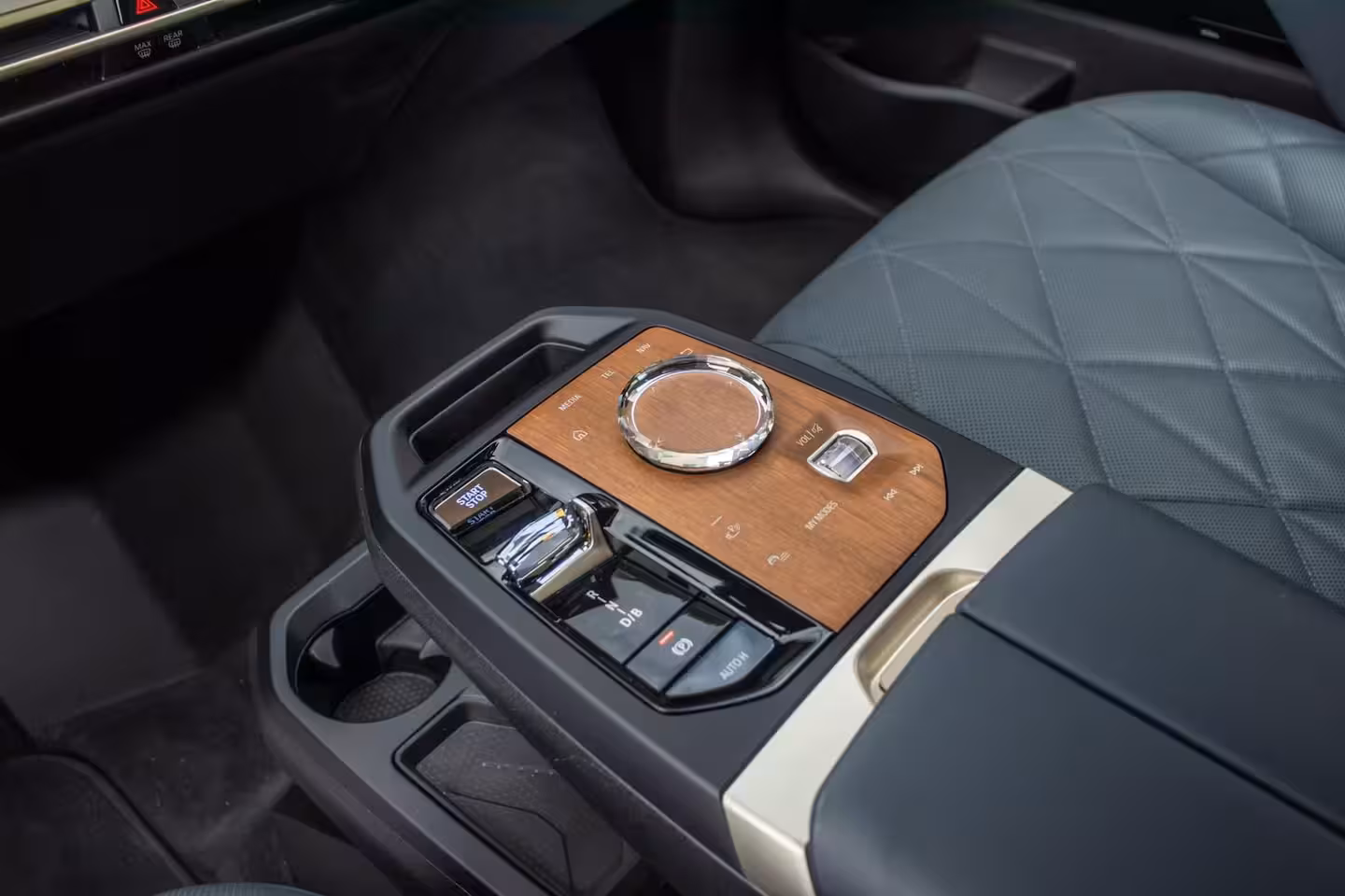 BMW iX xDrive40 Sport Edition 77 kWh, BTW, Laser, H&K, Pano