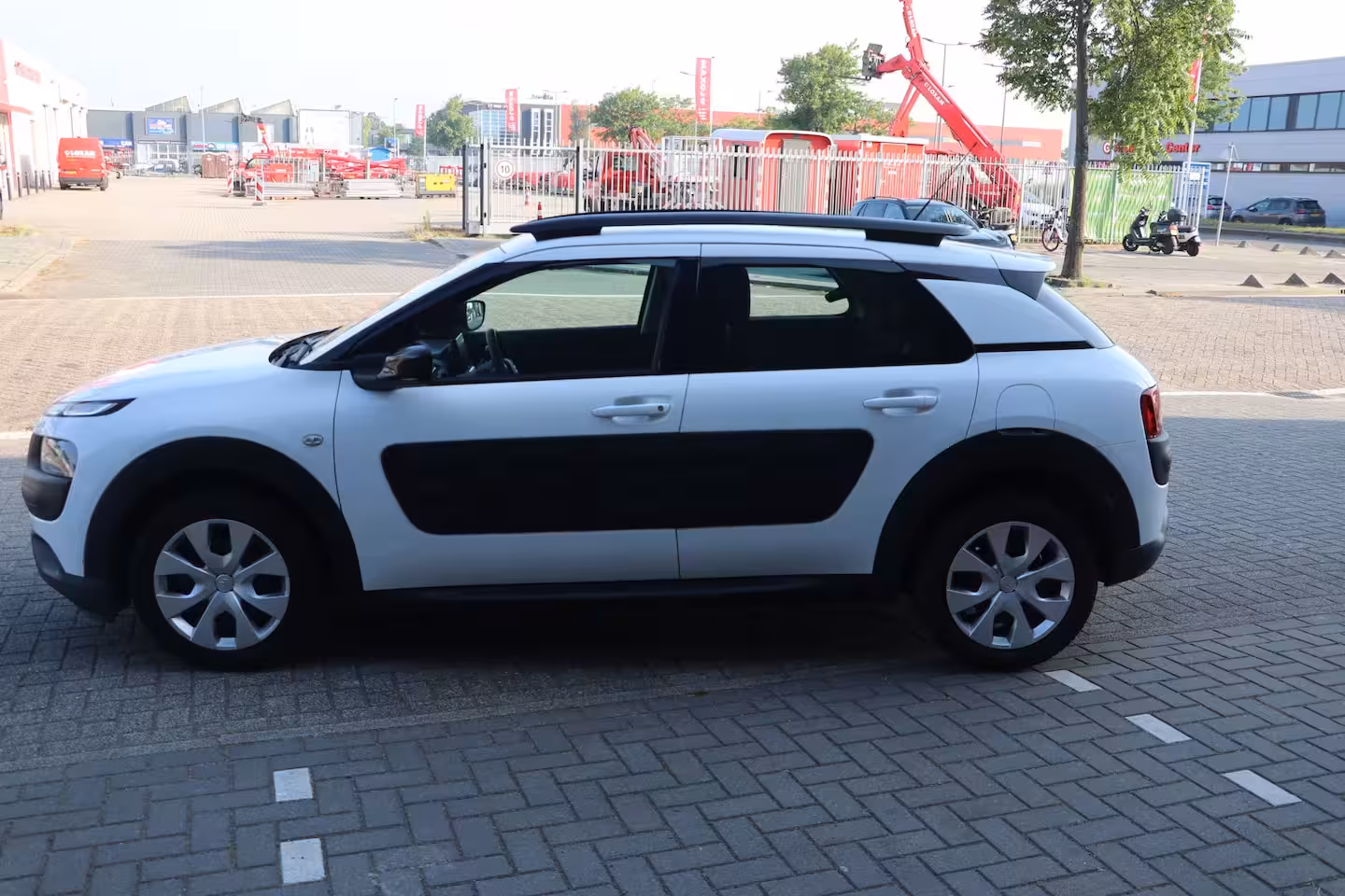 Citroën C4 Cactus 1.2 PureTech Feel CLIMA | NAVI |Dealer onderhouden |Distr nieuw 100000