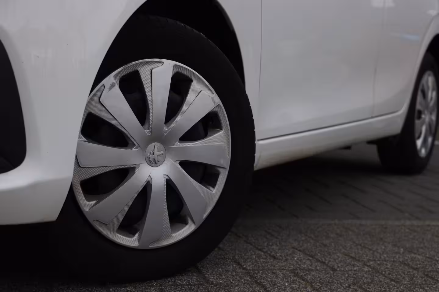 Peugeot 108 1.0 e-VTi Active NAP | apple carplay | airco | multifunctionelen stuur |