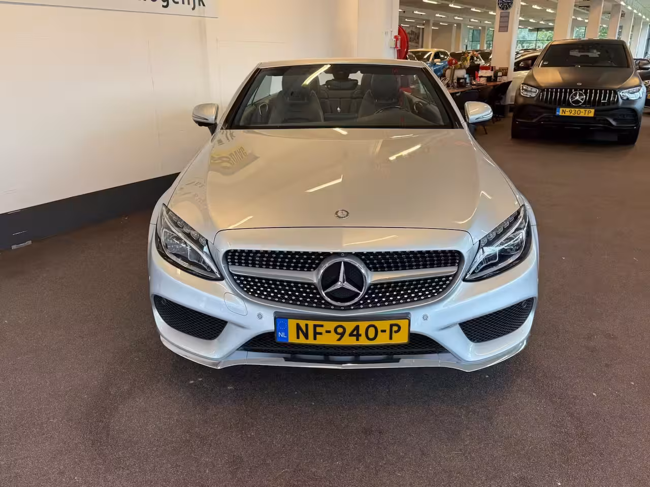 Mercedes-Benz C-klasse Cabrio 180 AMG | Airscarf | Burmester | 360 Camera | Origineel Nederlands | Cruise control | Clim
