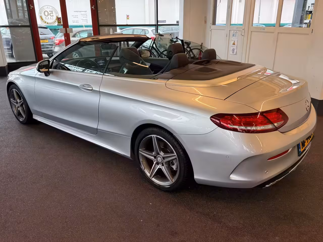 Mercedes-Benz C-klasse Cabrio 180 AMG | Airscarf | Burmester | 360 Camera | Origineel Nederlands | Cruise control | Clim