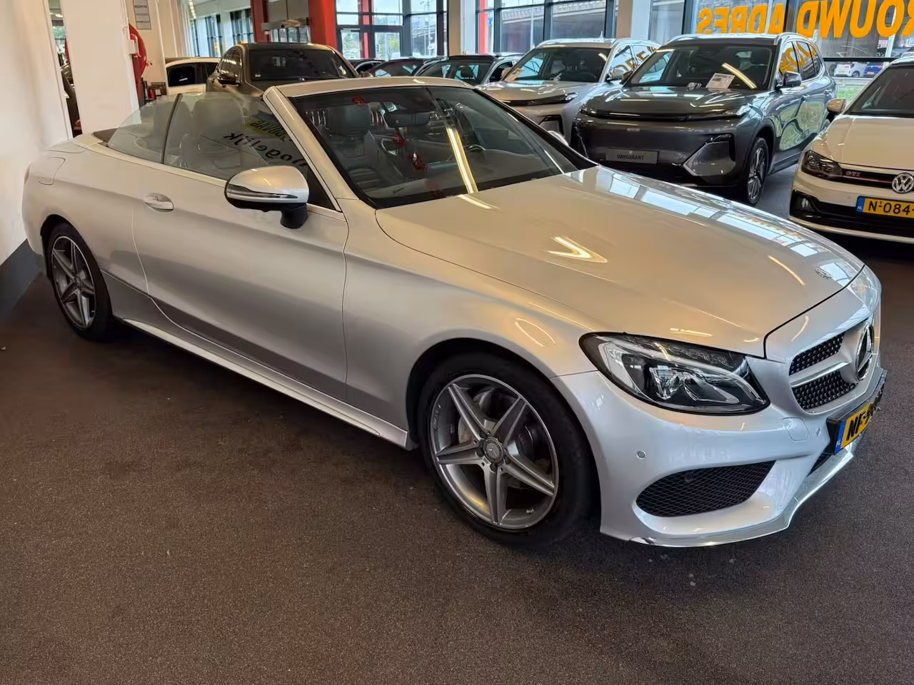 Mercedes-Benz C-klasse Cabrio 180 AMG | Airscarf | Burmester | 360 Camera | Origineel Nederlands | Cruise control | Clim