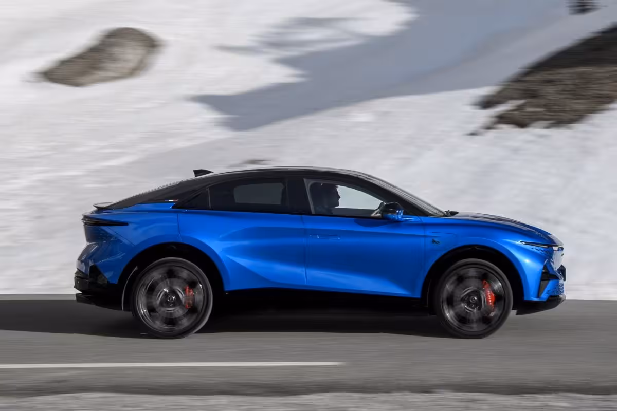 Alpine A390